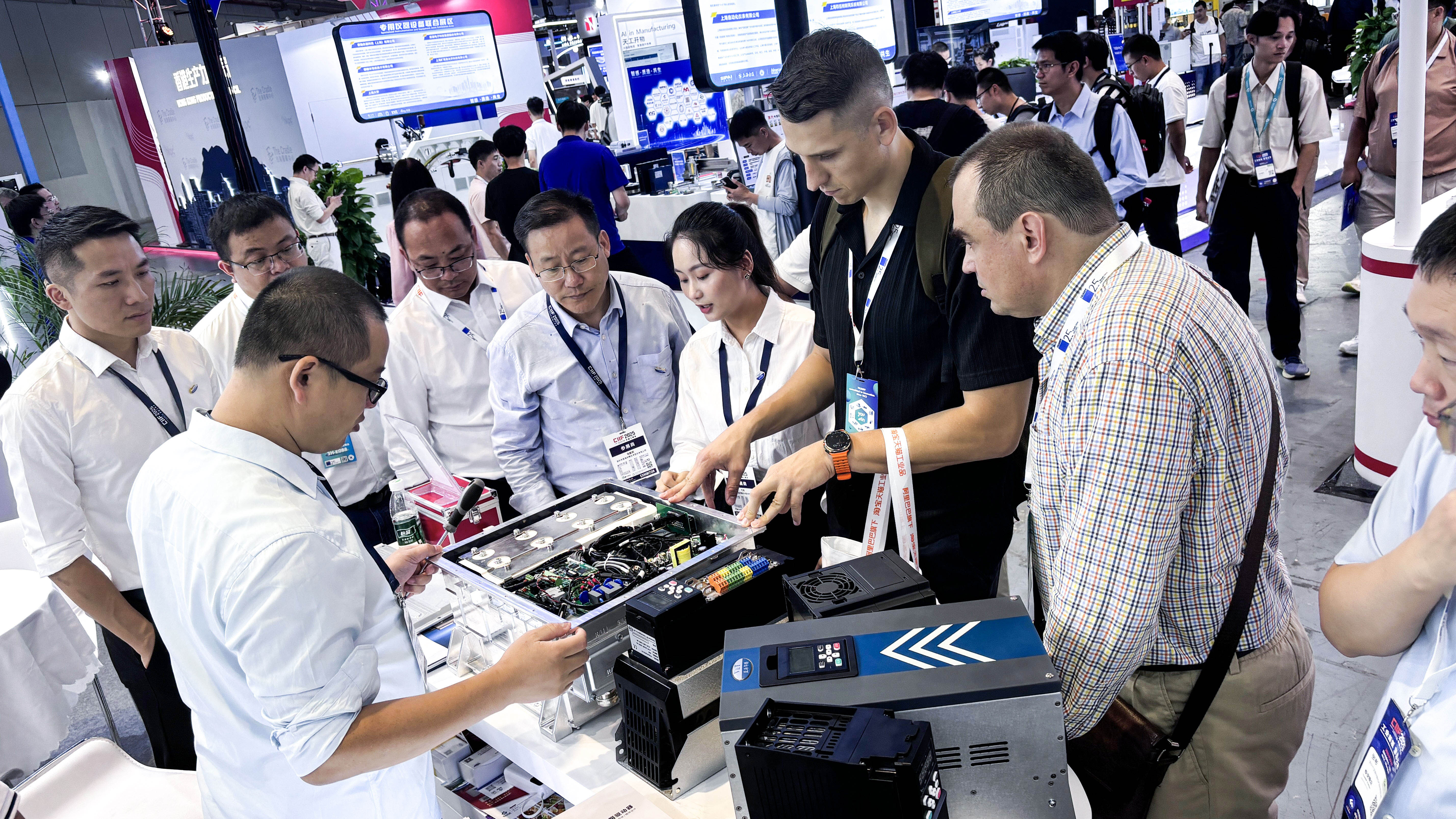 【工博会直击】2025上海工博会首日晨光：8868体育官网登录入口深耕新能源与工业自动化智能制造，以技术诠释实力!